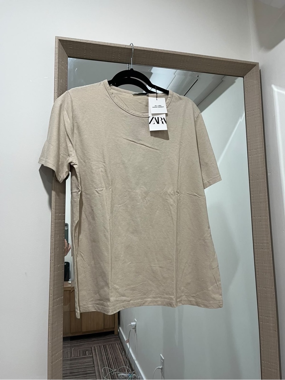 Zara women’s Beige Short-Sleeve Cotton T-Shirt size L
